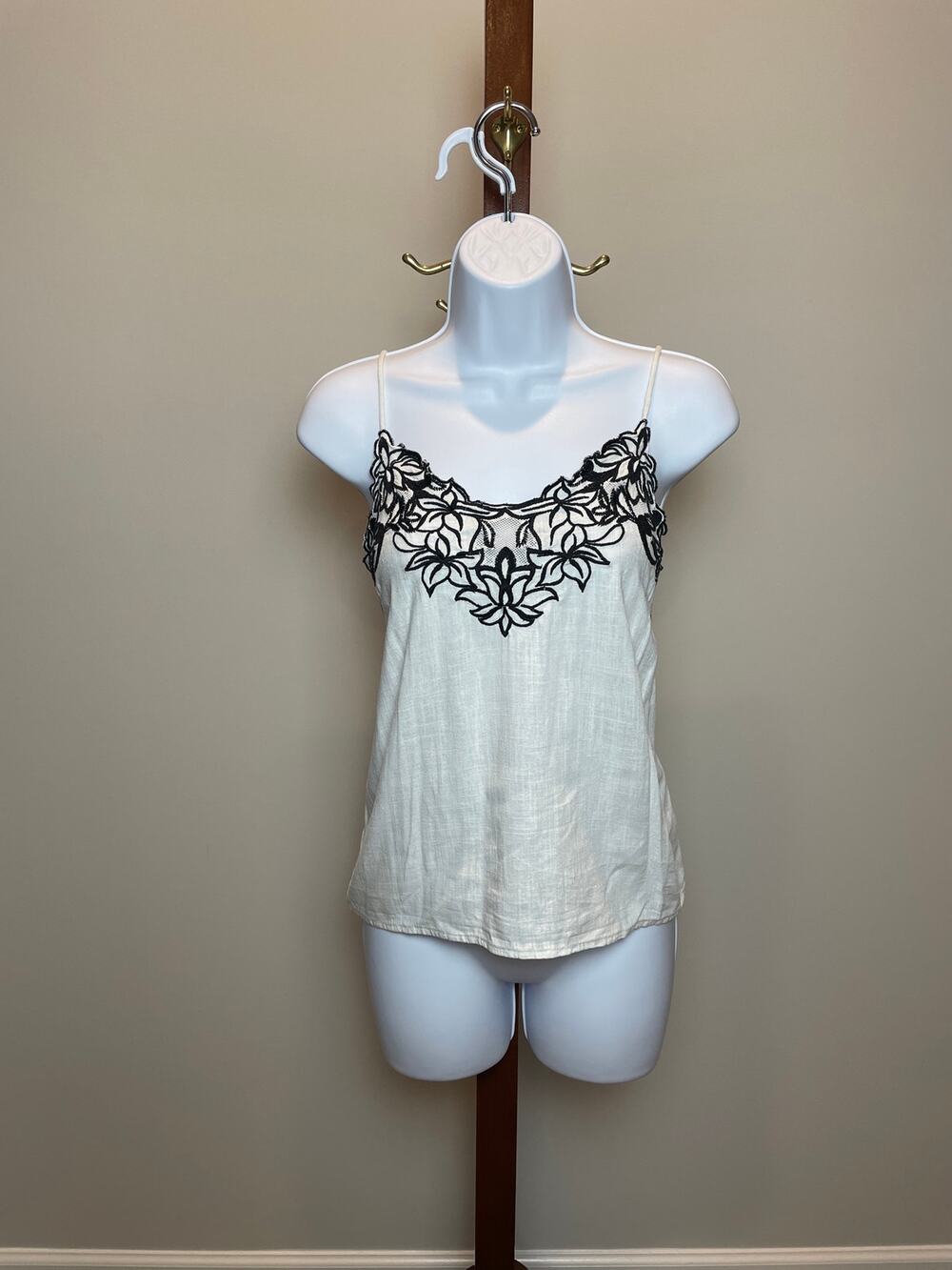 Express White Linen Top Black Embroidered Floral Detail Size M